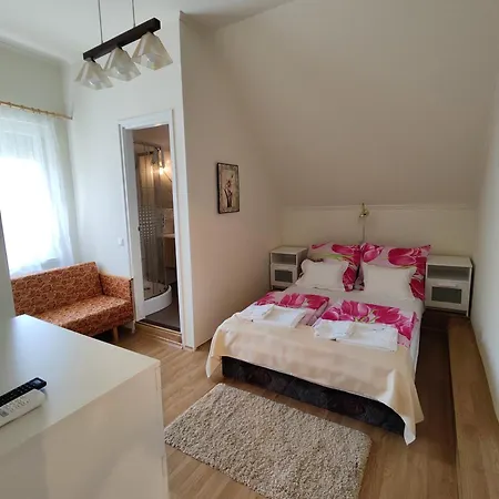 Apartment Havasi Ueduelohaz Gyenesdias